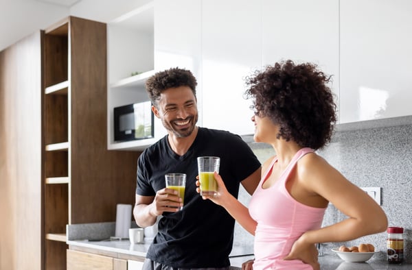 couple with healthy juice drink